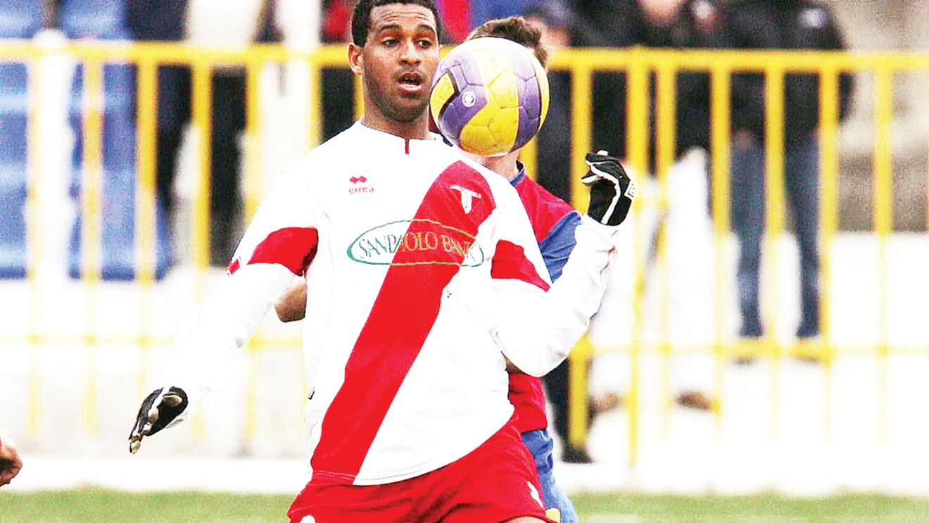 Edson, titular cu Farul