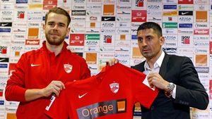 Bicfalvi, declarații ciudate: "Nu contează tricoul pe care îl îmbrac. Acum joc la Dinamo și dau totul". Mijlocașul îl taxează pe Reghecampf