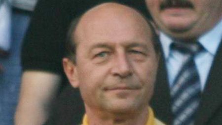 Băsescu: "Batem Franța și remizăm cu Italia și Olanda"