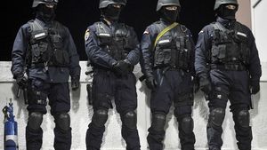 DERBY PENTRU ISTORIE | Fanii CFR-ului driblează "prețurile nesimțite": "Mergem la Tribună". Se anunță peste 10.000 de spectatori la jocul din returul semifinalei Cupei. Poliția izolează stadionul