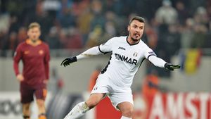 Transferul lui Budescu la FCSB a intrat în stand-by: "Fiind în concediu, e puțin probabil să semneze". Reacția lui Becali