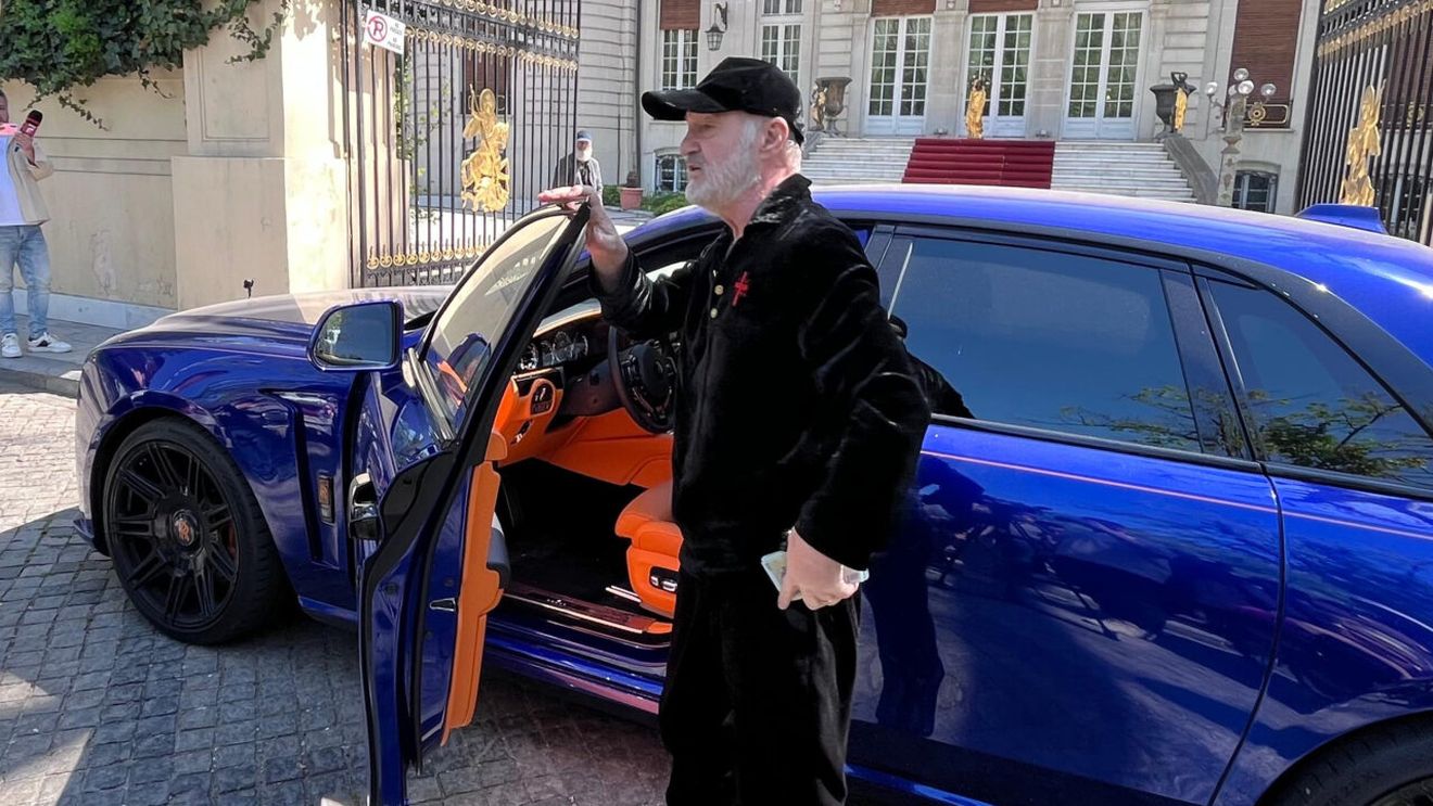 Fără număr, de la Gigi Becali. „Iepurașul” de la Palat a venit pentru oamenii nevoiași: a „curs” cu mii de lei