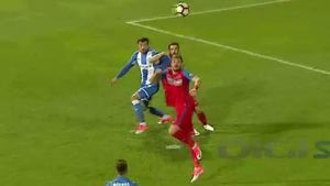 Verdictul fostului număr 1 din arbitraj în faza-cheie de la Craiova - FCSB: "A fost penalty la ținerea lui Enache!". Asemănarea cu faza din etapa trecută, când FCSB a primit 11 metri cu Astra