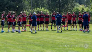 A promovat cu Metaloglobus, însă în prima ligă va juca pentru SC Oțelul