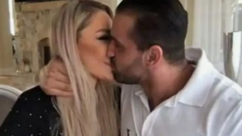Alex Bodi și Bianca Drăgușanu s-au sărutat la tv, în direct! Cei doi urmează să se căsătorească din nou