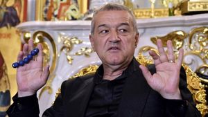 Gigi Becali a ajuns subiect de glume în Anglia: „Nu i-aş acorda prea multă atenţie!” Antrenorul lui Norwich vorbește despre transferul lui Dennis Man