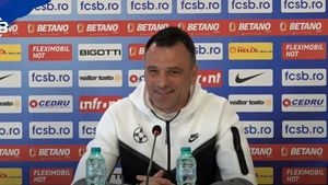 Toni Petrea știe care e strategia lui Laurențiu Reghecampf! Ce spune antrenorul FCSB înaintea derby-ului cu Universitatea Craiova: „Ne vom saluta și nimic mai mult”