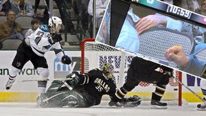 Gluma săptămânii!  Ce a apărut pe afișajul tabelei de marcaj la o partidă din NHL :) FOTO Momentul în care nimeni nu s-a mai uitat la meci: