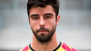 Un fotbalist din liga belgiană a recurs la un gest extrem pentru a-și dovedi iubirea față de soție. Reacția fanilor: "Cel mai urât tatuaj făcut vreodată?"