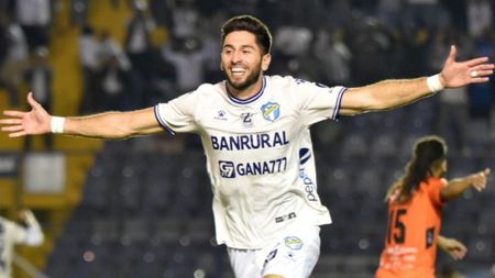 Unul vine, altul pleacă. Poli Iași aduce un fundaș central din Guatemala și renunță la cel mai vechi portar din lot