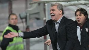 Burcă: "De ce să nu-l văd pe Dinu Gheorghe la Dinamo sau Steaua?"** Cum răspund "câinii"