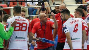 Campioana la handbal nu-și revine! Dinamo a remizat la Suceava, 25-25, într-un meci în care a alergat după egalare
