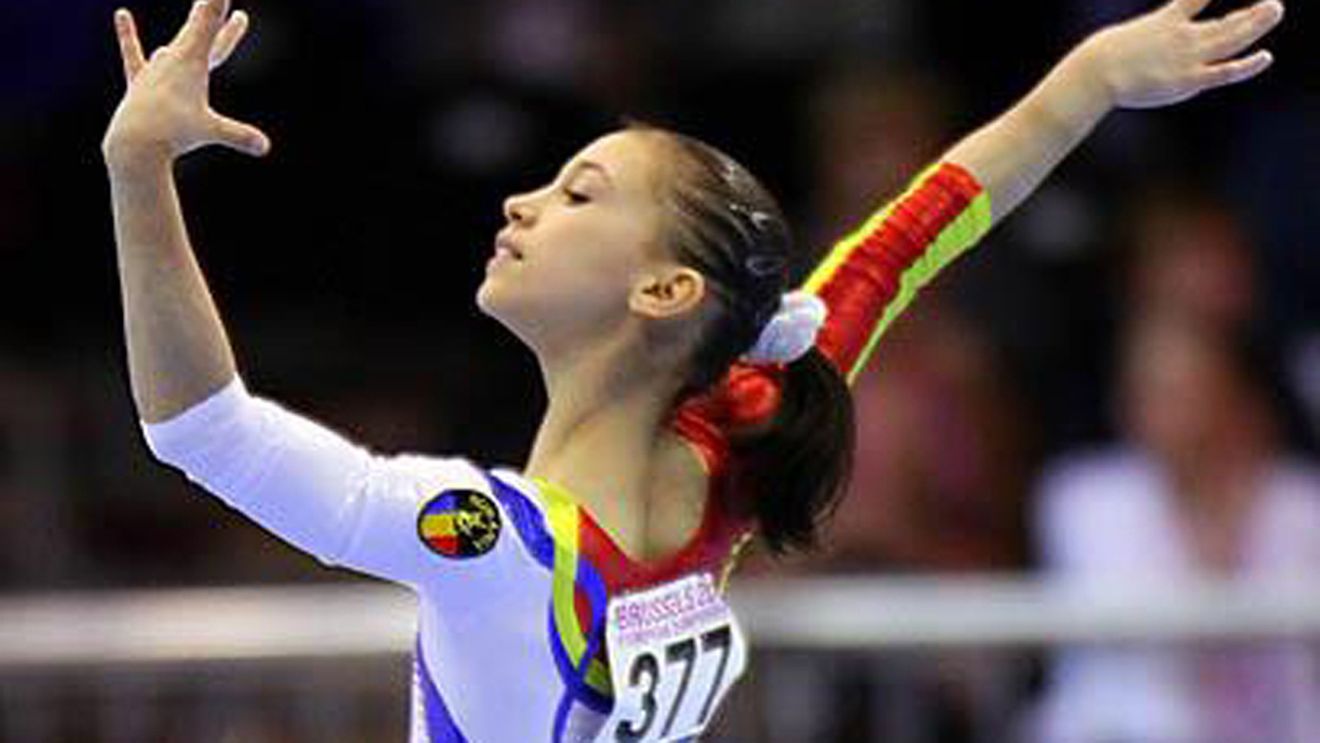 Ștefania Stănilă a debutat la 15 ani la CM , fiind cea mai tânără sportivă din competiție