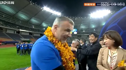 Cosmin Olăroiu, campion al Chinei! Imagini fabuloase cu fostul UEFAntastic al României la festivitatea de premiere | FOTO & VIDEO