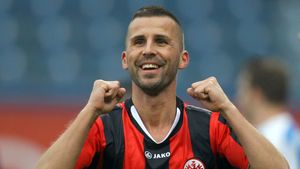 Oficialii unui club din Germania au decis să prelungească înțelegerea unui jucător diagnosticat cu cancer: "Suntem siguri că va îmbrăca din nou tricoul echipei noastre. Boala sa a venit ca un șoc pentru noi"