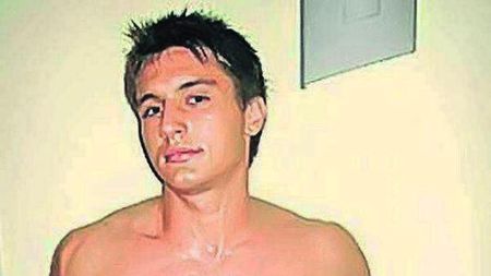 Asta e cea mai tare glumă după gafa lui "Tătă" de la Enschede!** Portarul, suspectat că a umblat la ajutoarele pentru sinistrați :)