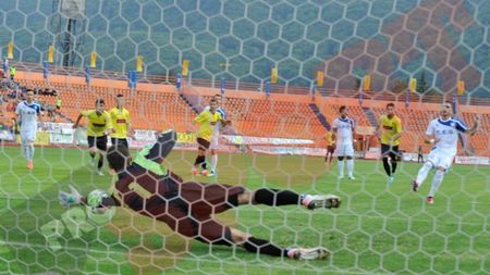 Ce n-au pățit în Europa, li s-a întâmplat la Piatra Neamț. VIDEO: O superlovitură și un penalty ratat au îngenuncheat Pandurii