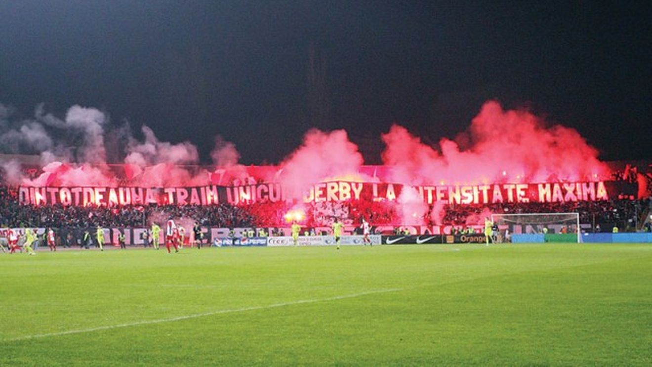 "Jandarmeria trebuia să pună furtunurile cu apă pe fani!"