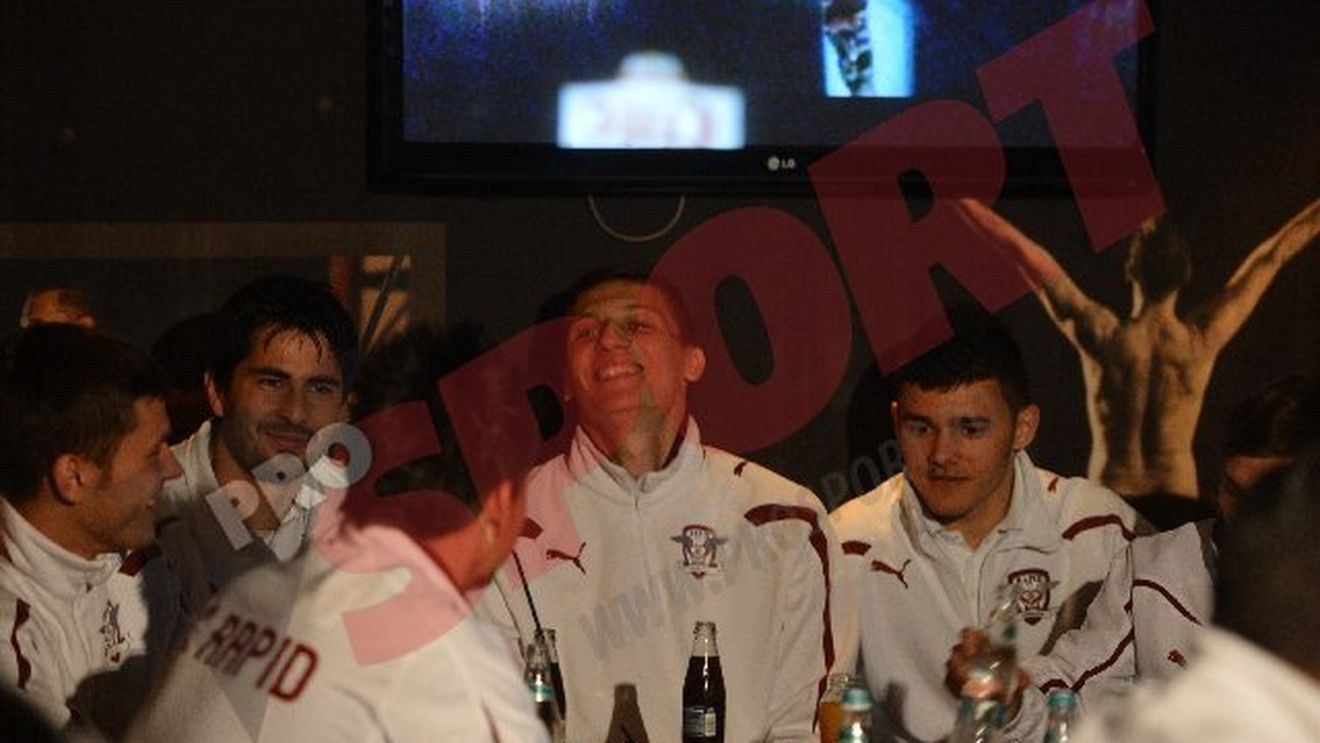FOTO Rapidiștii s-au relaxat înaintea meciului cu Pandurii!** Au mers la un show de stand-up comedy