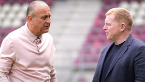 Neil Lennon și Dan Șucu negociază transferul vedetei de la Dinamo București la Rapid București! Fotbalistul ales pentru titlu, de la rivali, de noul antrenor