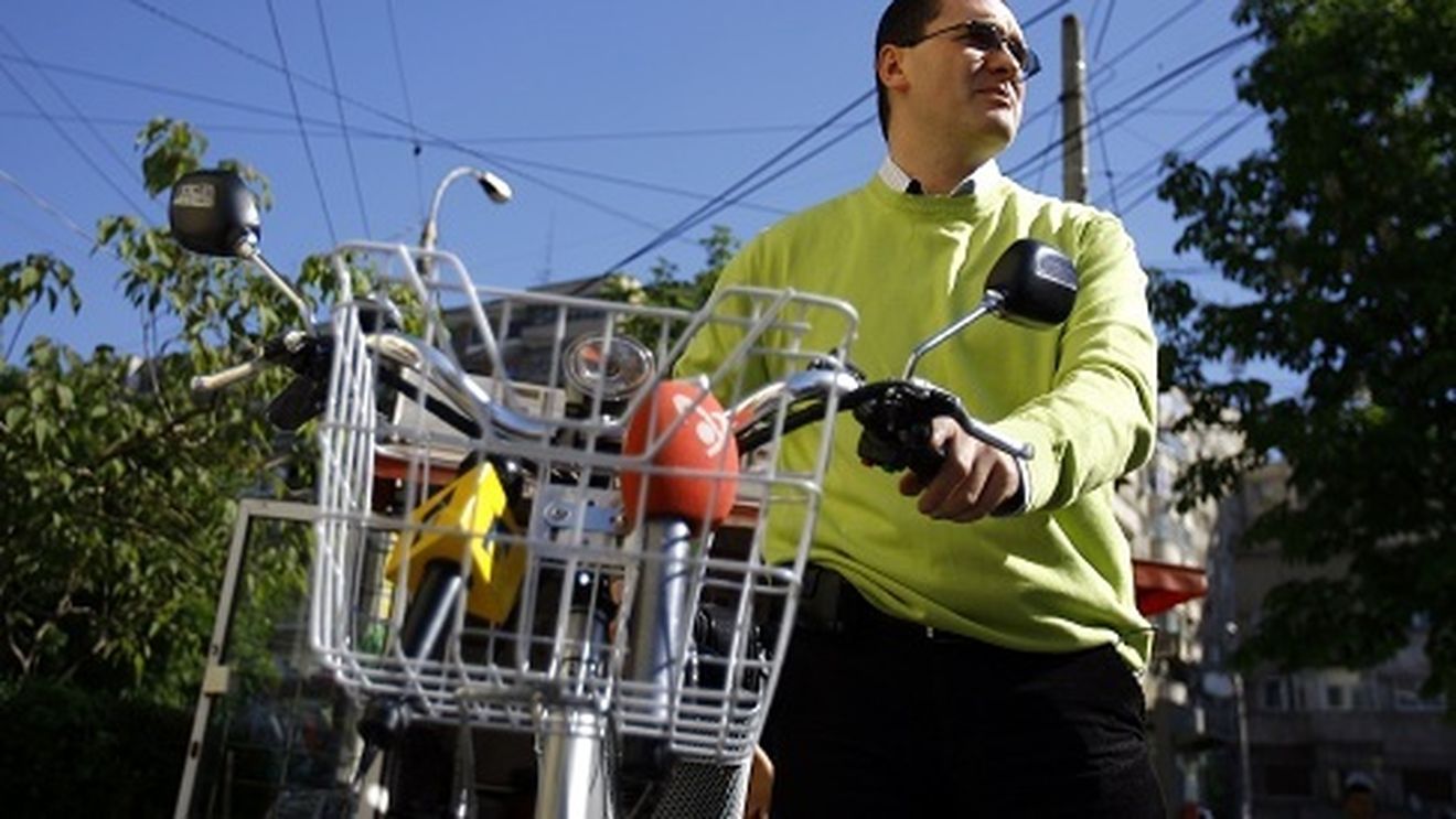 Ministrul mediului, Attila Korodi, salută BICICLEȘTI: "Din 2014 am putea avea benzi pentru bicicliști pe stradă"
