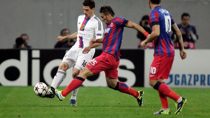 "I-a atras atenția lui Benitez!" Scouterii lui Napoli au urmărit Steaua - Basel special pentru Schar