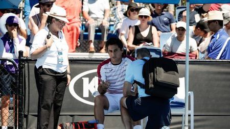 A stat pe teren 23 de minute, a câștigat 50.000 de dolari, iar fanii i-au sărit în cap. Tenismenul care a trebuit să dea explicații după ce s-a retras după patru game-uri: "Am fost în top 10, am peste 10 milioane de dolari..."