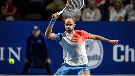 Marius Copil a revenit în sferturile unui turneu ATP în ziua în care a împlinit 29 de ani. Victorie mare în fața unui triplu sfertfinalist în Grand Slam-uri. "The Kid" se va reîntâlni cu Andy Murray. FOTO: surpriza pregătită de organizatori