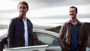 SUPERVIDEO** Unde poate duce rivalitatea: Ultima "țintă" a lui Schumi și Rosberg! Tu pe cine alegi?