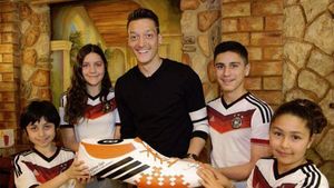 Ozil a făcut cel mai important gest caritabil de după CM 2014. Germanul a donat prima pentru câștigarea titlului pentru operațiile a 23 de copii bolnavi