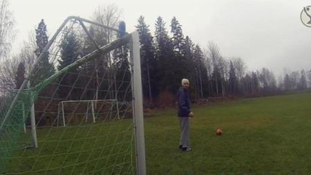 Dacă ce au făcut Ronaldinho sau Reus vi s-au părut "fake-uri", ce părere aveți despre următorul "trick"? VIDEO Ce a reușit un puști