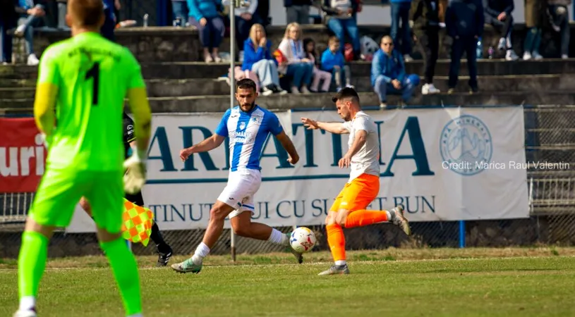 Corvinul Hunedoara se ”mulțumește” cu play-out-ul în acest sezon. Florin Maxim, mesaj de susținere pentru jucători: ”Trebuie să stăm în picioare!”