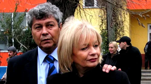 Doamna Neli Lucescu a fost mereu o prezență discretă. Acum, s-a aflat cum este, de fapt, soția lui Mircea Lucescu: „Ea face asta când sunt pe videocall cu tata”