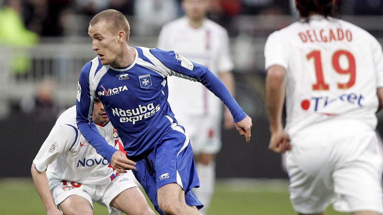 Niculae, titular în Auxerre-Lyon 0-3! **Vezi rezultatele din Ligue I!