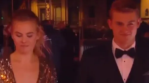 VIDEO | Apariție de infarct pe covorul roșu la gala ”Balonul de Aur”. Cum a venit îmbrăcată iubita lui De Ligt