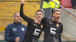 Transferul de titlu al lui Dan Șucu la Rapid, anunțat oficial de echipa care îl vinde pe fotbalist: „Despărțirile sunt dureroase”