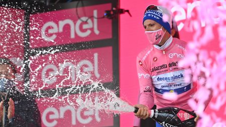 Portughezul Joao Almeida este noul lider în Il Giro! Victorie sud-americană pe Muntele Etna + Zi horror pentru britanici