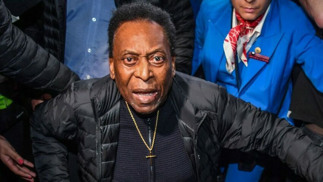 Legendarul Pele, transportat de urgență la spital cu umflături pe tot corpul! Medicii i-au dat un diagnostic crunt