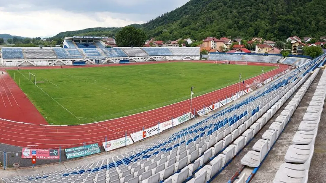 Stadionul Municipal din Râmnicu Vâlcea a fost reomologat pentru Liga 2, unde se mută cu meciurile de acasă CS Comunal Șelimbăr. ”Publicul din Vâlcea are ocazia să vadă gratuit meciuri atractive de Liga 2”
