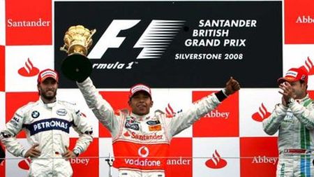 Hamilton s-a impus la Silverstone