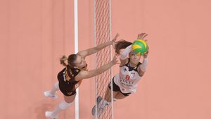 Vom avea o finalistă în CEV Cup! Știința Bacău și Alba Blaj se întâlnesc în semifinale, după două victorii superbe. Moldovencele au revenit eroic de la 0-2, finalista Ligii Campionilor a demolat Galatasaray