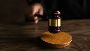 A venit decizia judecătorilor în cazul obsedatului care a hărțuit-o pe fiica lui Gigi Becali. I-au pus brățară electronică, dar Luțu tot rămâne bodyguard de lux