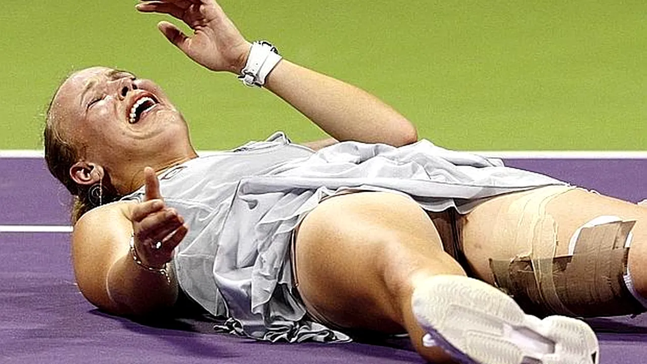 VIDEO ANTOLOGIC cu liderul mondial, Caroline Wozniacki, terminând un meci în chinuri groaznice. Avea 19 ani. 