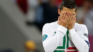 Ronaldo a avut șansa să fie mai bun decât Messi într-o competiție, dar i-a dat cu piciorul!** :) Cum explică evoluția slabă cu Danermarca