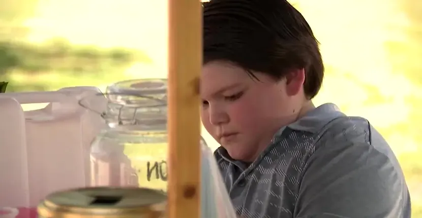 Un băiat din Georgia vinde limonadă pentru a-și plăti factura medicală. Trebuia să venim cu o idee