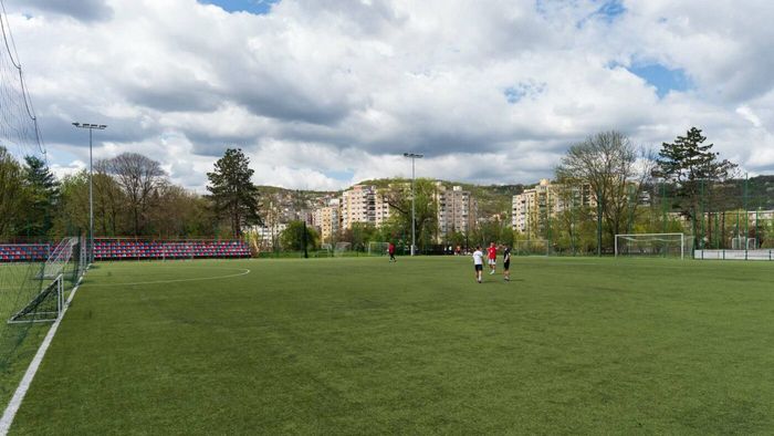 Echipa lui Emil Boc se va antrena pe terenul făcut din banii Universității „Babeş-Bolyai”. Noua bază de pregătire a instituției de învățământ va fi închiriată de U Cluj