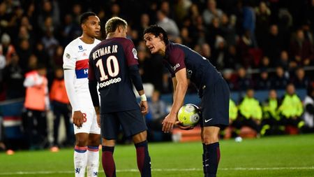 FOTO | Momentul așteptat de toată lumea. Cum a reacționat Neymar după ce Cavani a înscris cu Bayern și toată lumea a sărit să-l îmbrățișeze