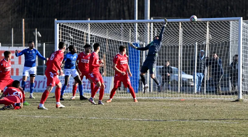 VIDEO | Fază antologică în Liga 3, în derby-ul Seriei a 6-a! Viitorul Dăești a lovit bara de trei ori în aceeași fază în meciul cu CSM Slatina, a pierdut jocul și a cedat locul 1