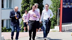 Steliștii nu se dau în vânt după amicale de cinci stele:** "Preferăm să jucăm cu Barcelona în meciuri oficiale!" Ce spune Reghecampf de situația lui Chiricheș