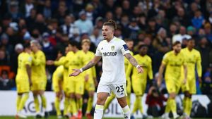E război total între Manchester United și FC Liverpool pentru noua senzație din Premier League! Kalvin Phillips, vedeta lui Leeds, e lovitură pregătită de Jurgen Klopp